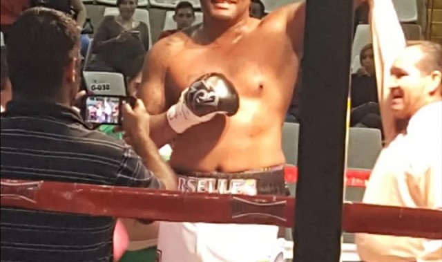 三亿体育app-开门杀引发的惨剧！杰伦-布朗的拳王父亲 因小事把人肠子捅出来了