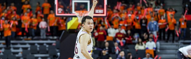 三亿真人-连续场被弃用！CBA单场38分神刀变废刀 还能翻身吗？