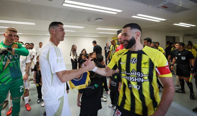 三亿app下载-本泽马生涯8次面对C罗4胜2平2负，俱乐部2胜1平2负、国家队2胜1平