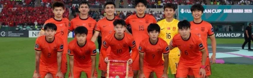 三亿体育网址-U23国足回国！获献鲜花花环 大量球迷热情接机：欢迎英雄凯旋归来