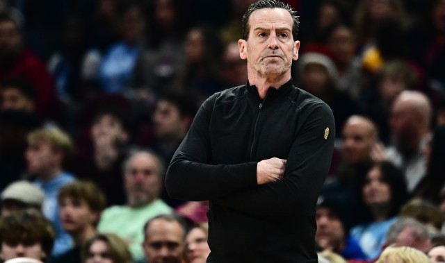 三亿体育网址-比赛延期排名也能上升！骑士落败排名掉到东部第八 热火升第七