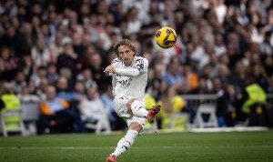 马卡：卡塔尔球队想签莫德里奇，但球员想留在皇马退役