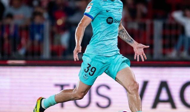 三亿体育-小将福特再献助攻，巴萨边路有他的一片未来